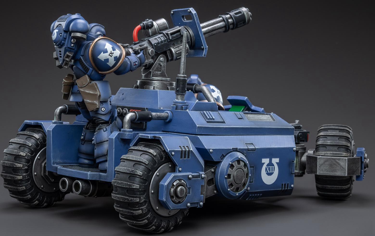 JoyToy 40K Figurine de collection : Ultramarines Primaris Invader ATV Figurines d'action à l'échelle 1:18 JT3334