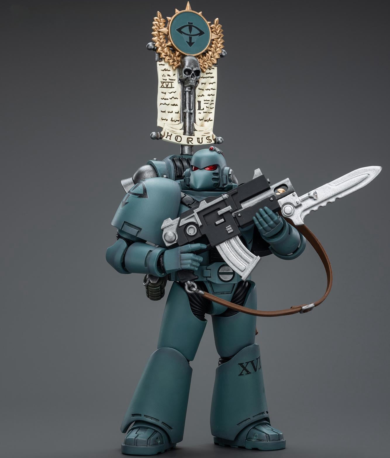 JoyToy Warhammer The Horus Heresy Figurine à collectionner : Sons of Horus MKVI Tactical Squad Legionary avec Legion Vexilla Figurines d'action à l'échelle 1/18 JT9480