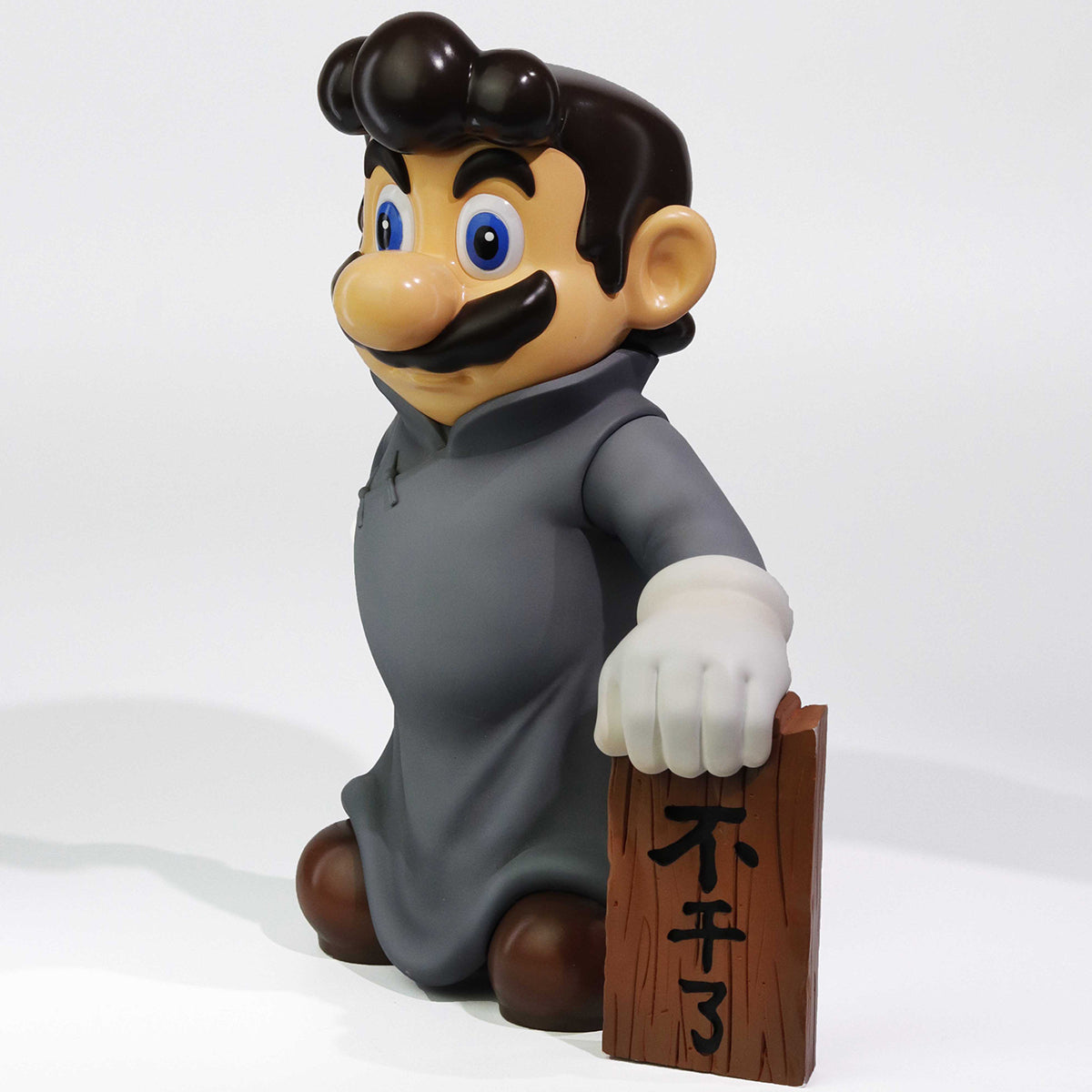 PNJ Grocery Store - Good Youth Ma Xun Quits Resin Art Toy Statue
