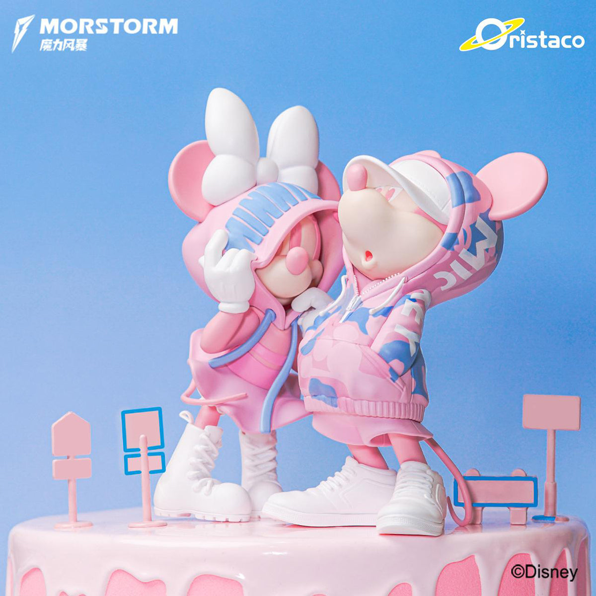 MORSTORM Coat Mickey + Cowboy Outfit Minnie + Sweatshirt Minnie + Sweatshirt Mickey Art Figurine