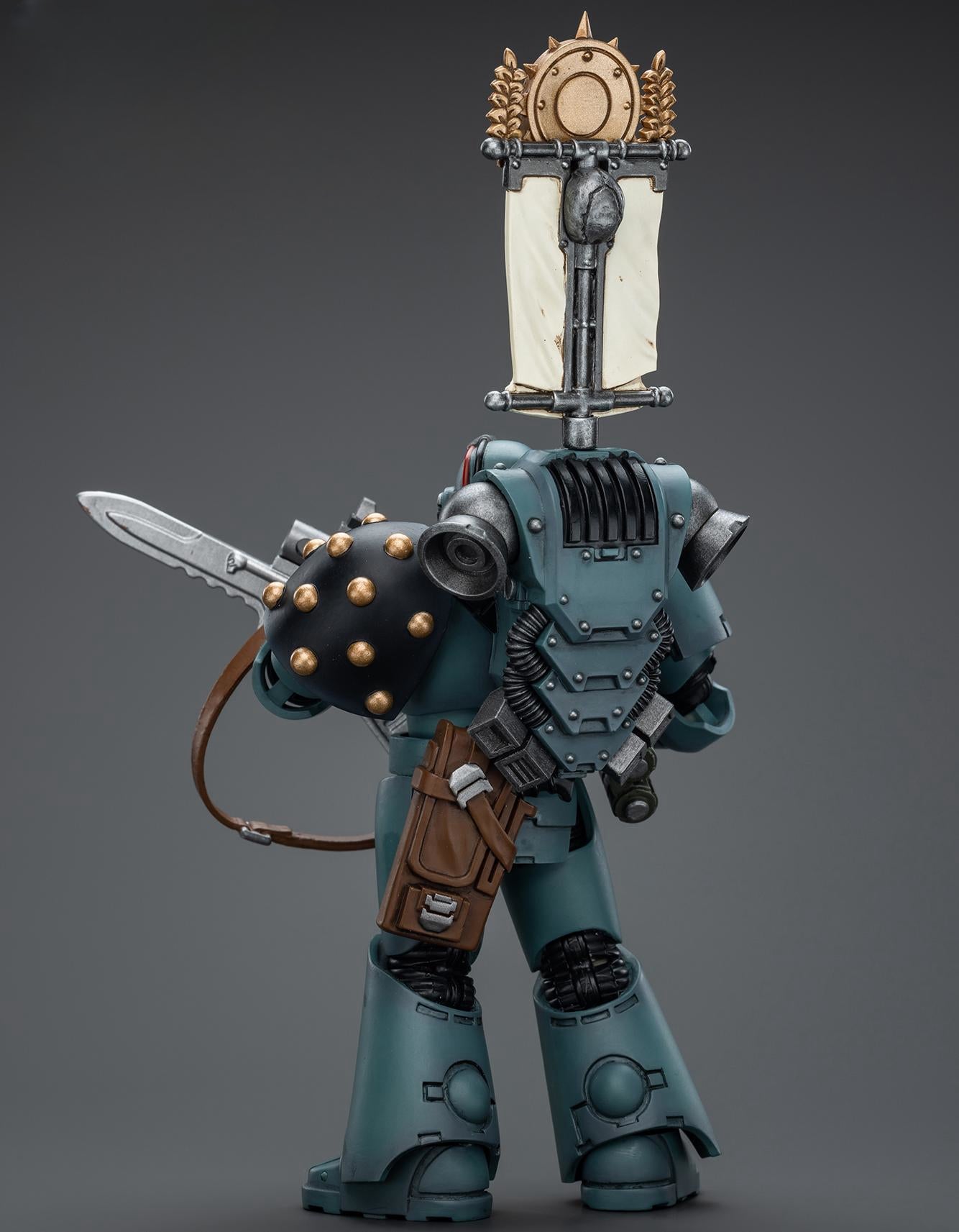 JoyToy Warhammer The Horus Heresy Figurine à collectionner : Sons of Horus MKVI Tactical Squad Legionary avec Legion Vexilla Figurines d'action à l'échelle 1/18 JT9480