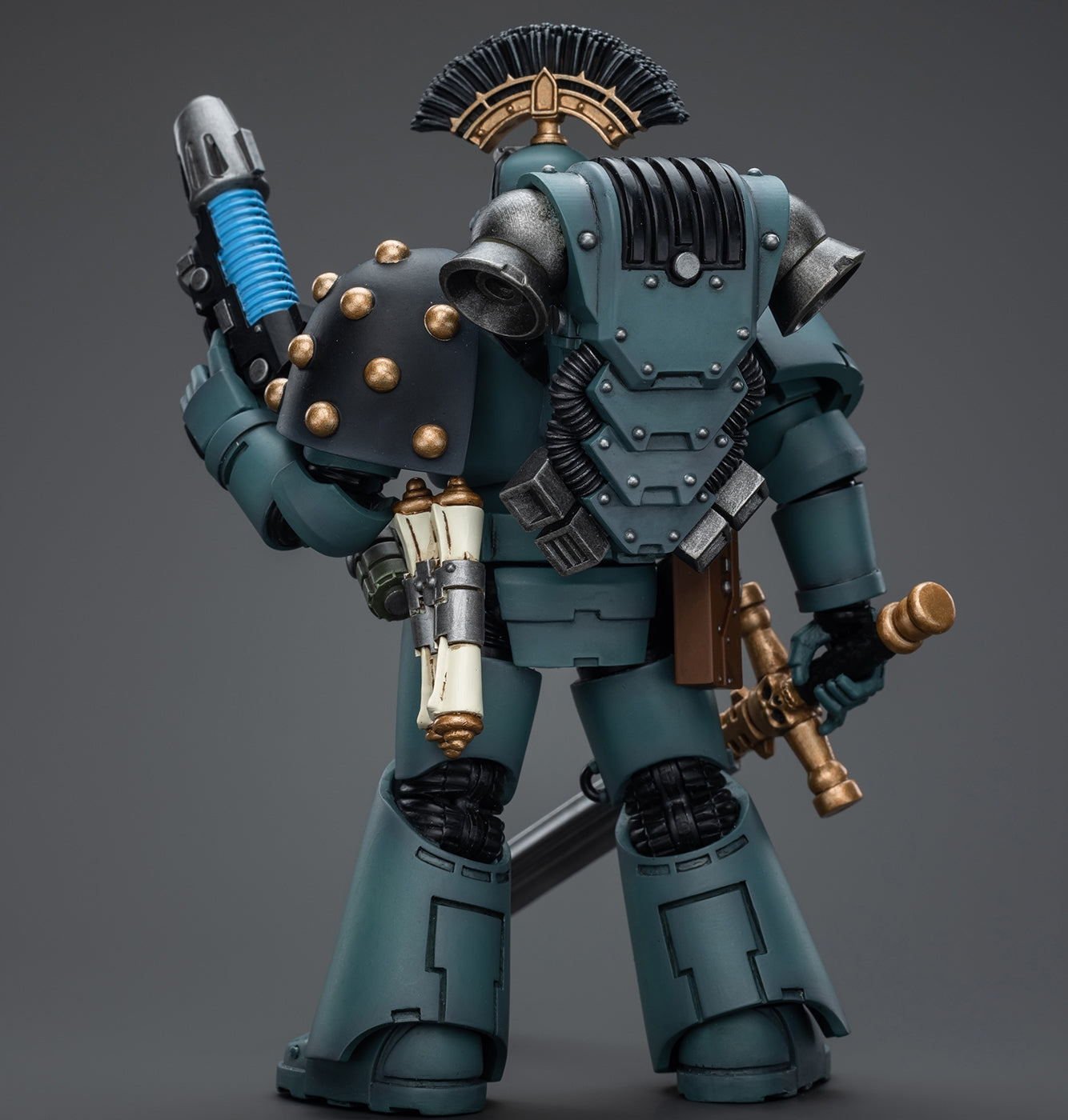 Figurine de collection JoyToy Warhammer The Horus Heresy : Sergent de l'escouade tactique Sons of Horus MKVI avec épée énergétique, échelle 1:18, JT9466