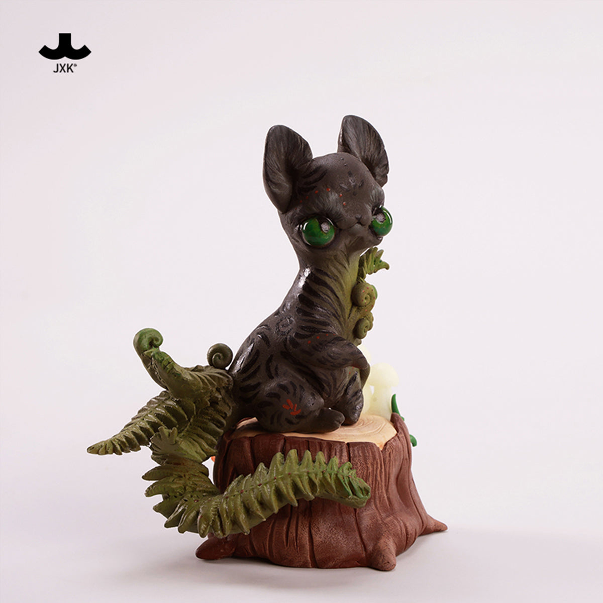 JXK The Forest Cat Static Expertly Hand-Painted Lifelike Animal Figurine