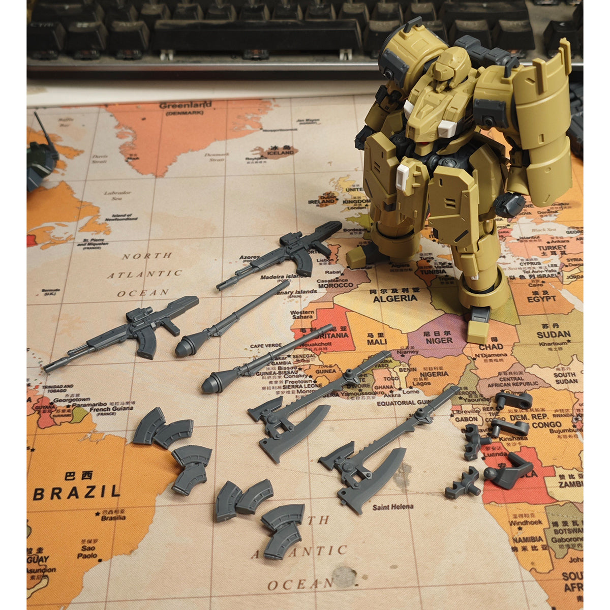 Sheik Mainland Ultra Action Trooper Zarov (Desert Color) 1/144 Scale Assembly Model Kits