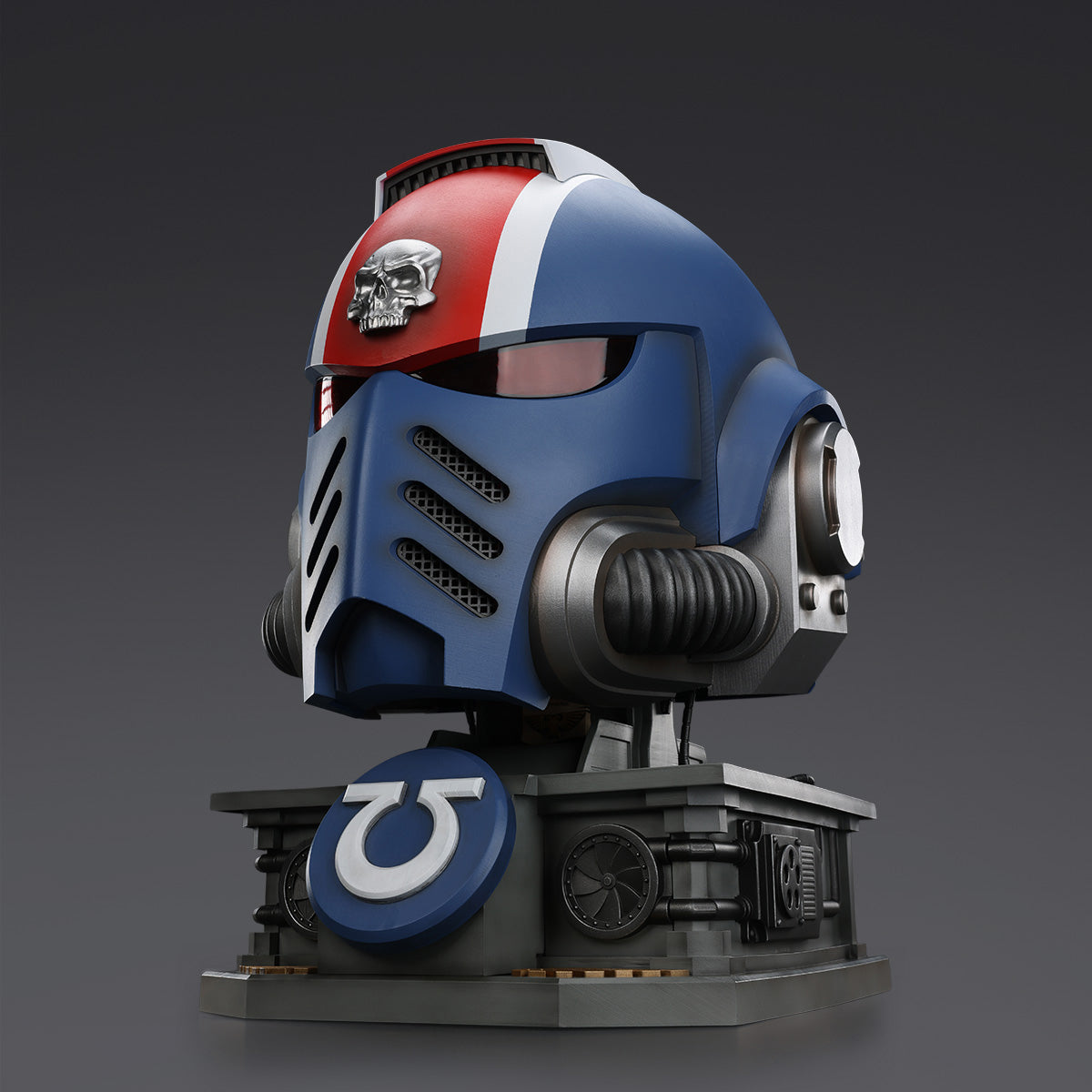 JOYTOY Warhammer 40,000, Ultramarines Lieutenant Titus' MKX Helmet & Display Stand, 1/1 Scale Collectibles