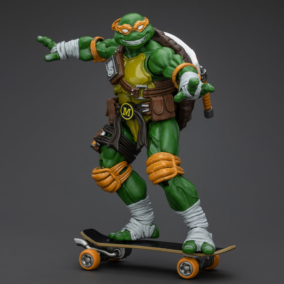 Serie TMNT de JOYTOY: Tortugas Ninja Adolescentes Mutantes - Figuras de acción de Michelangelo a escala 1:18