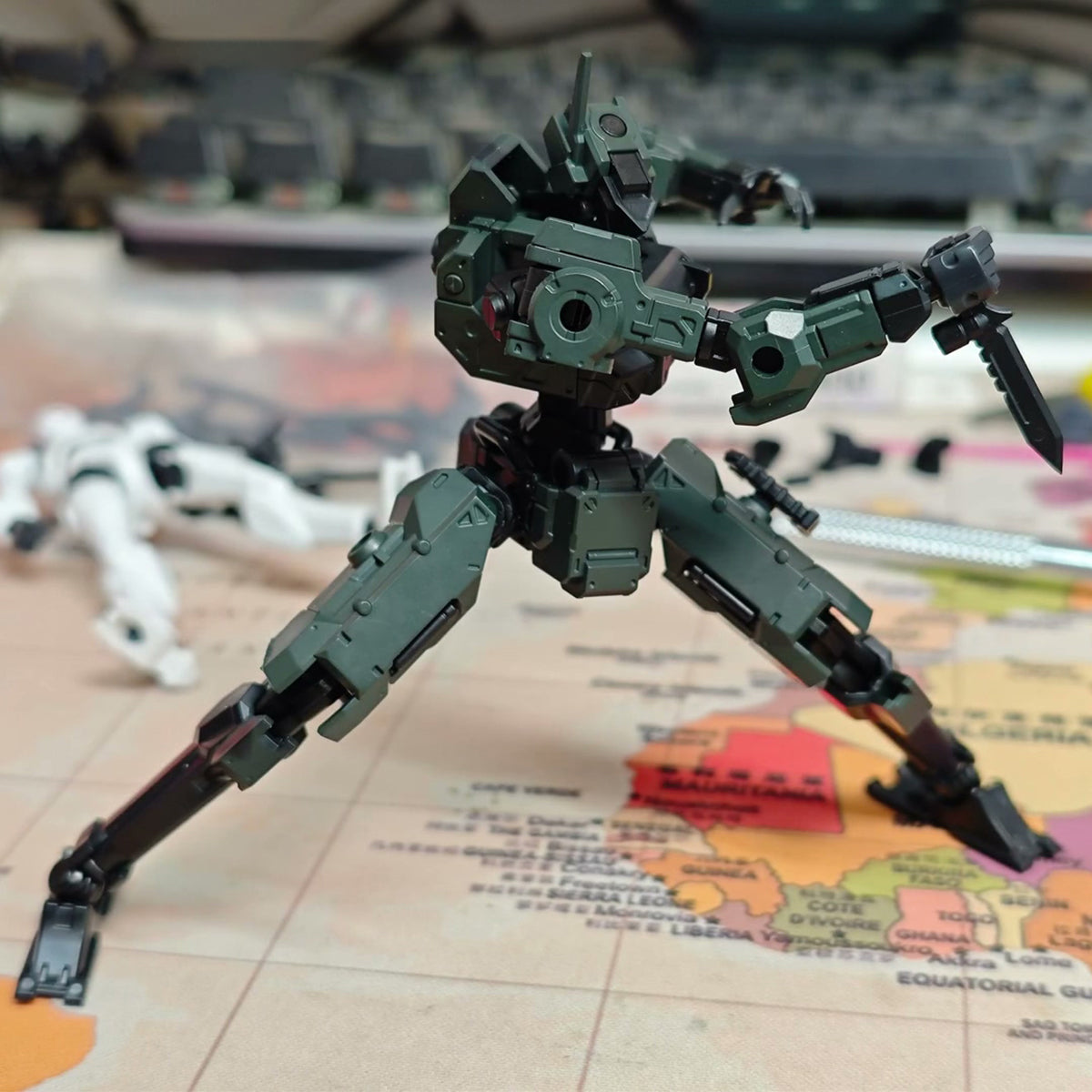 Sheik Mainland 3 MIN PROJECT FENRIR - A2 STANDARD TYPE 1/18 Scale Assembly Model Kits