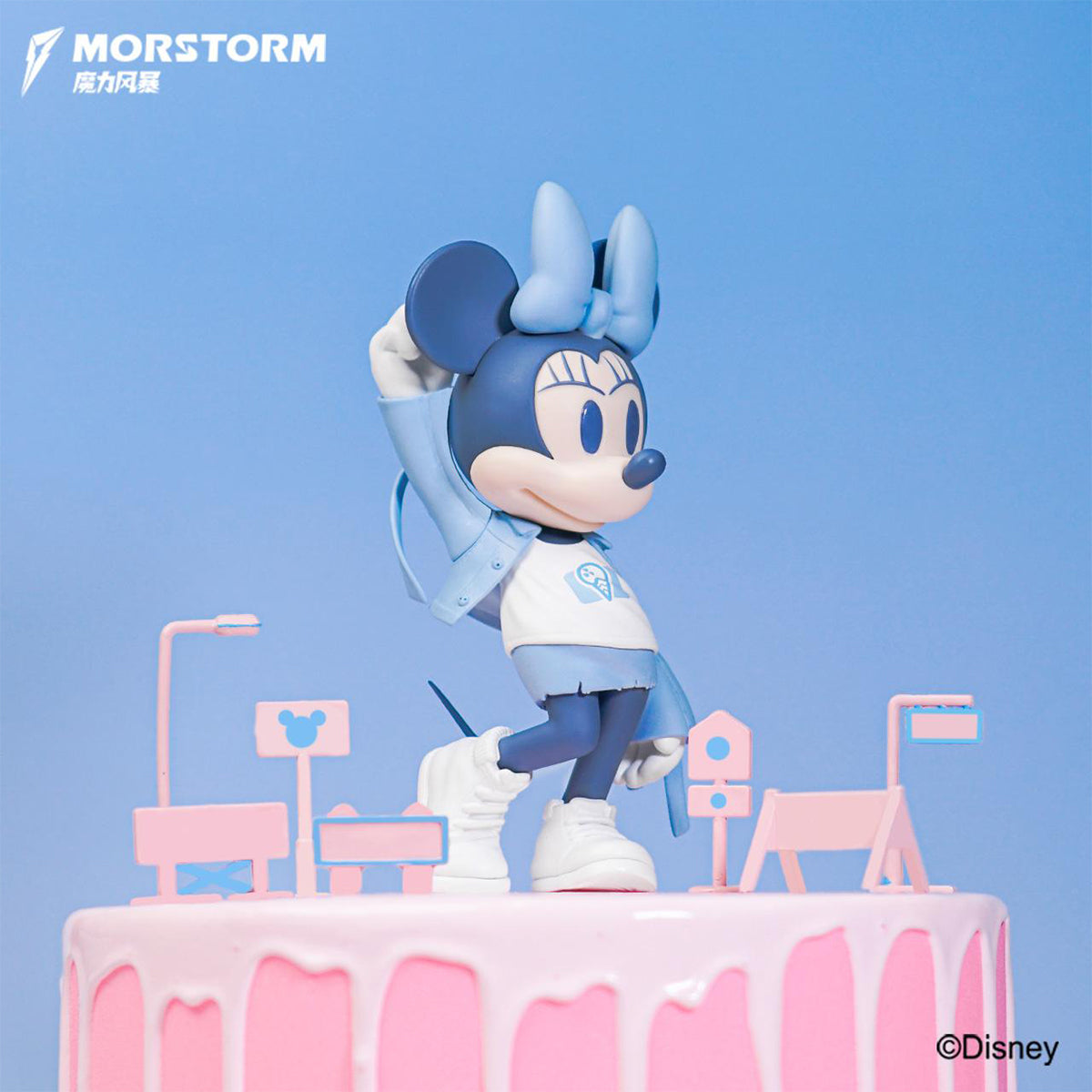 MORSTORM Coat Mickey + Cowboy Outfit Minnie + Sweatshirt Minnie + Sweatshirt Mickey Art Figurine