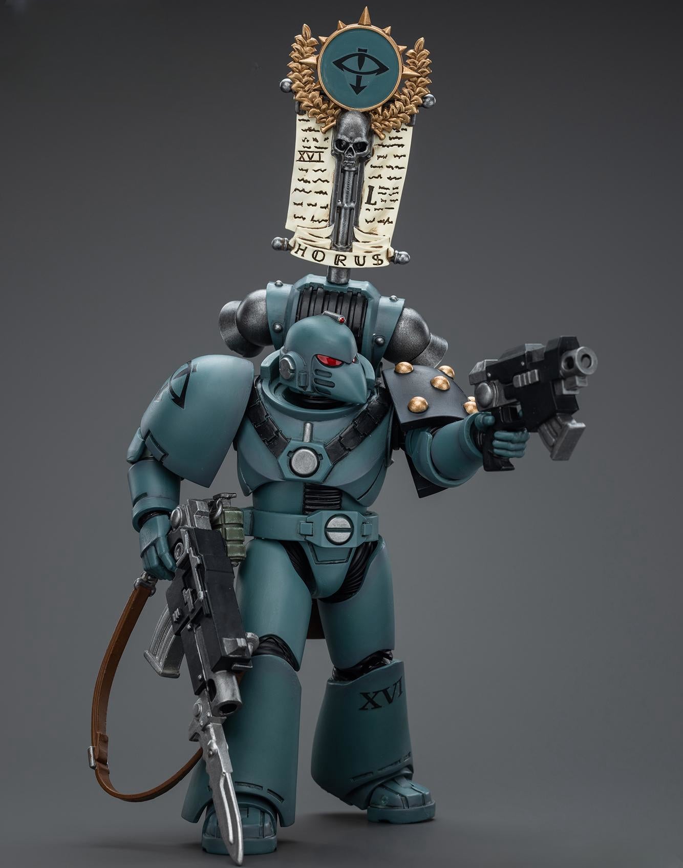 JoyToy Warhammer The Horus Heresy Figurine à collectionner : Sons of Horus MKVI Tactical Squad Legionary avec Legion Vexilla Figurines d'action à l'échelle 1/18 JT9480