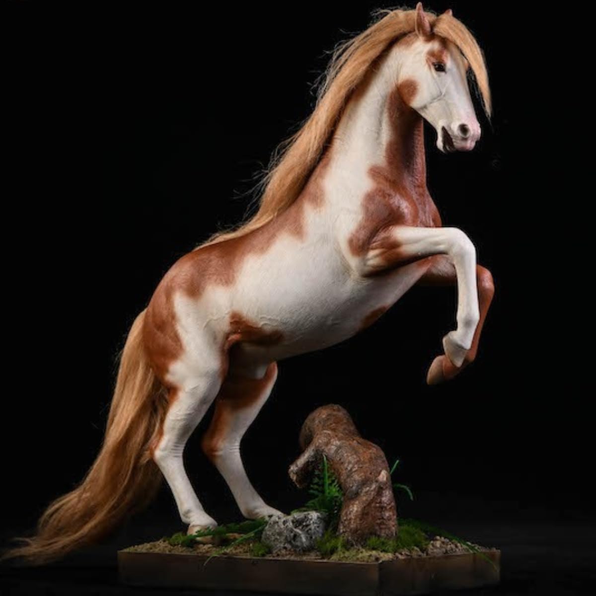 Figura de caballo coleccionable JXK: Caballo de sangre caliente Hanover, pintado a mano por expertos, resina realista y segura, miniatura a escala 1:12.