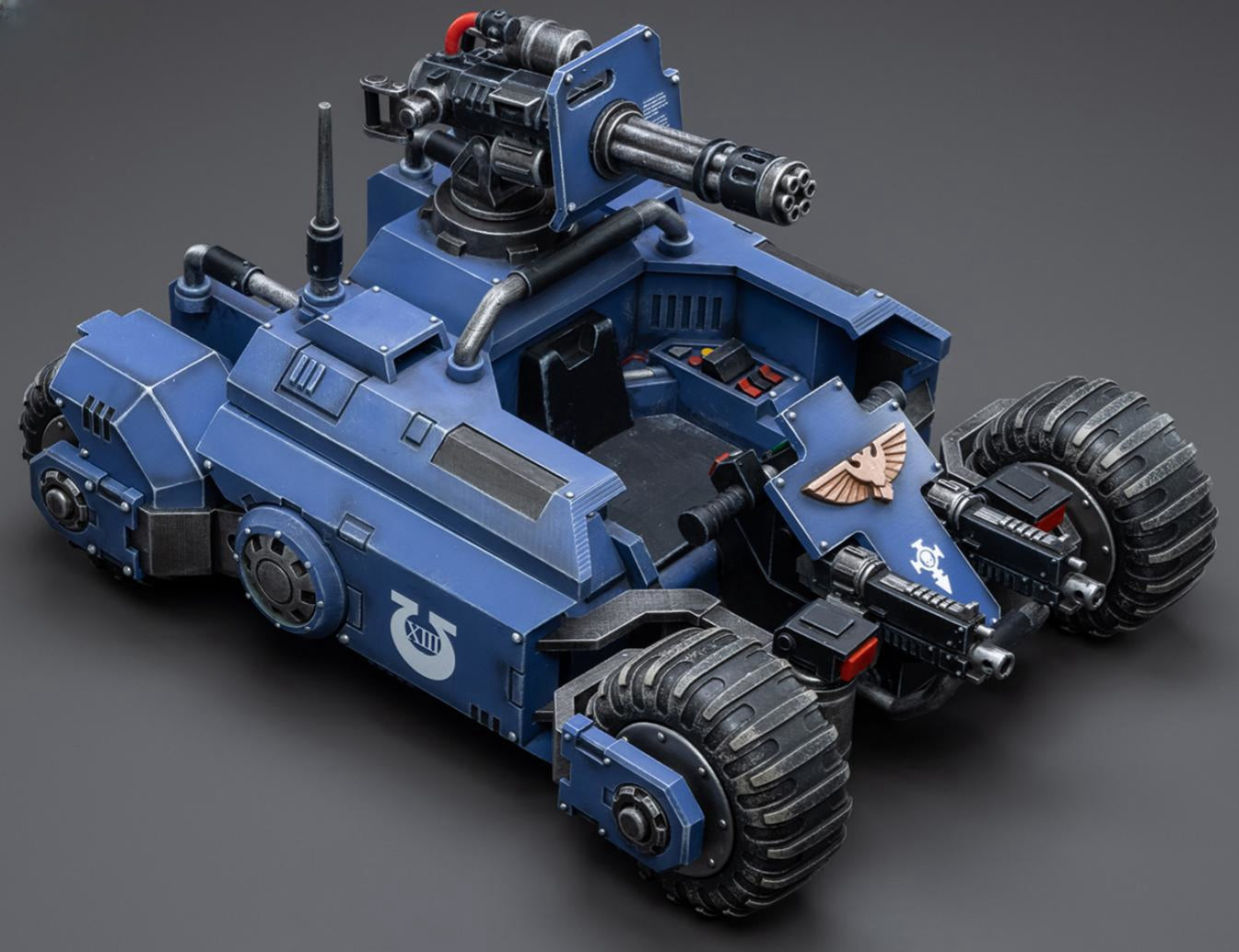 JoyToy 40K Figurine de collection : Ultramarines Primaris Invader ATV Figurines d'action à l'échelle 1:18 JT3334