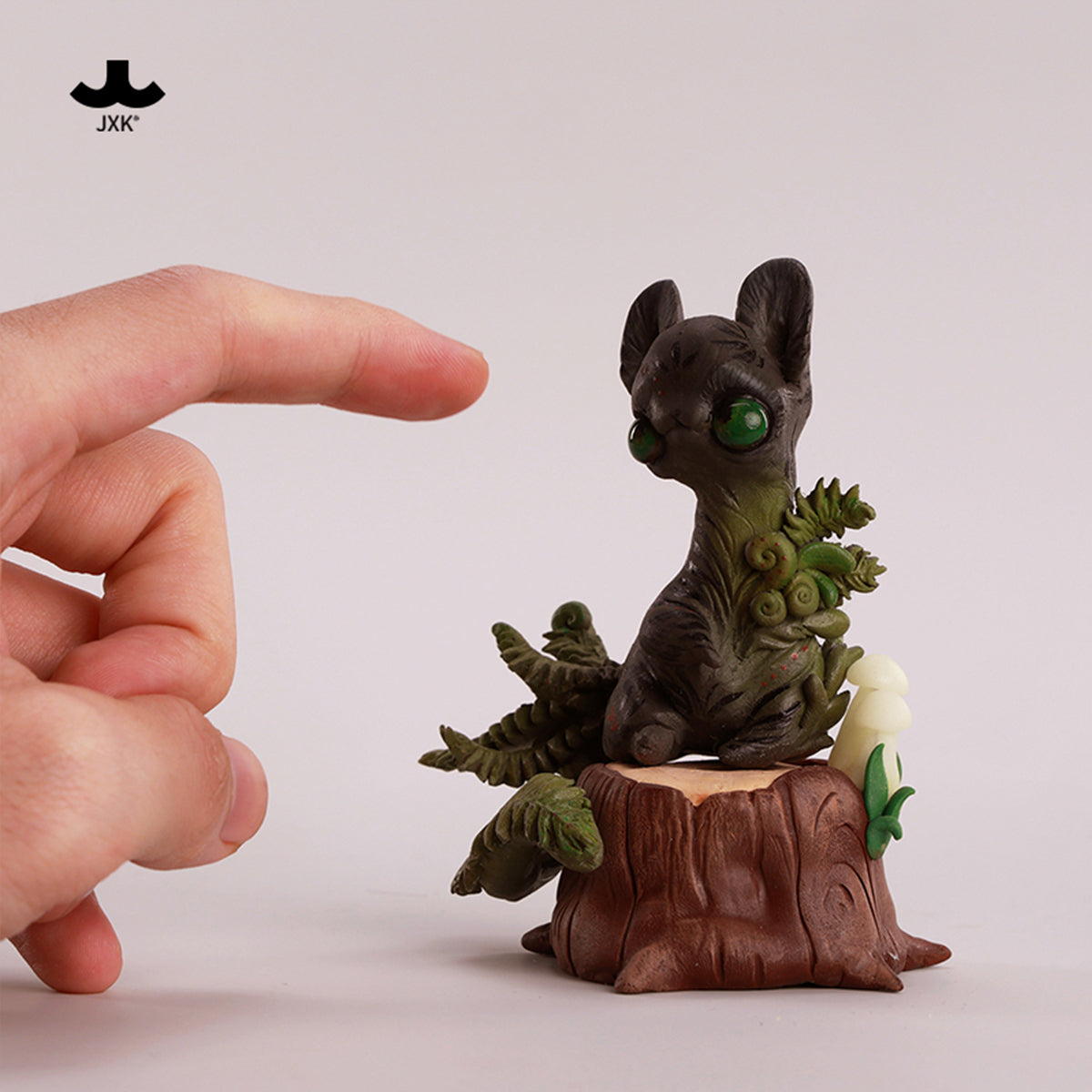 JXK The Forest Cat Static Expertly Hand-Painted Lifelike Animal Figurine