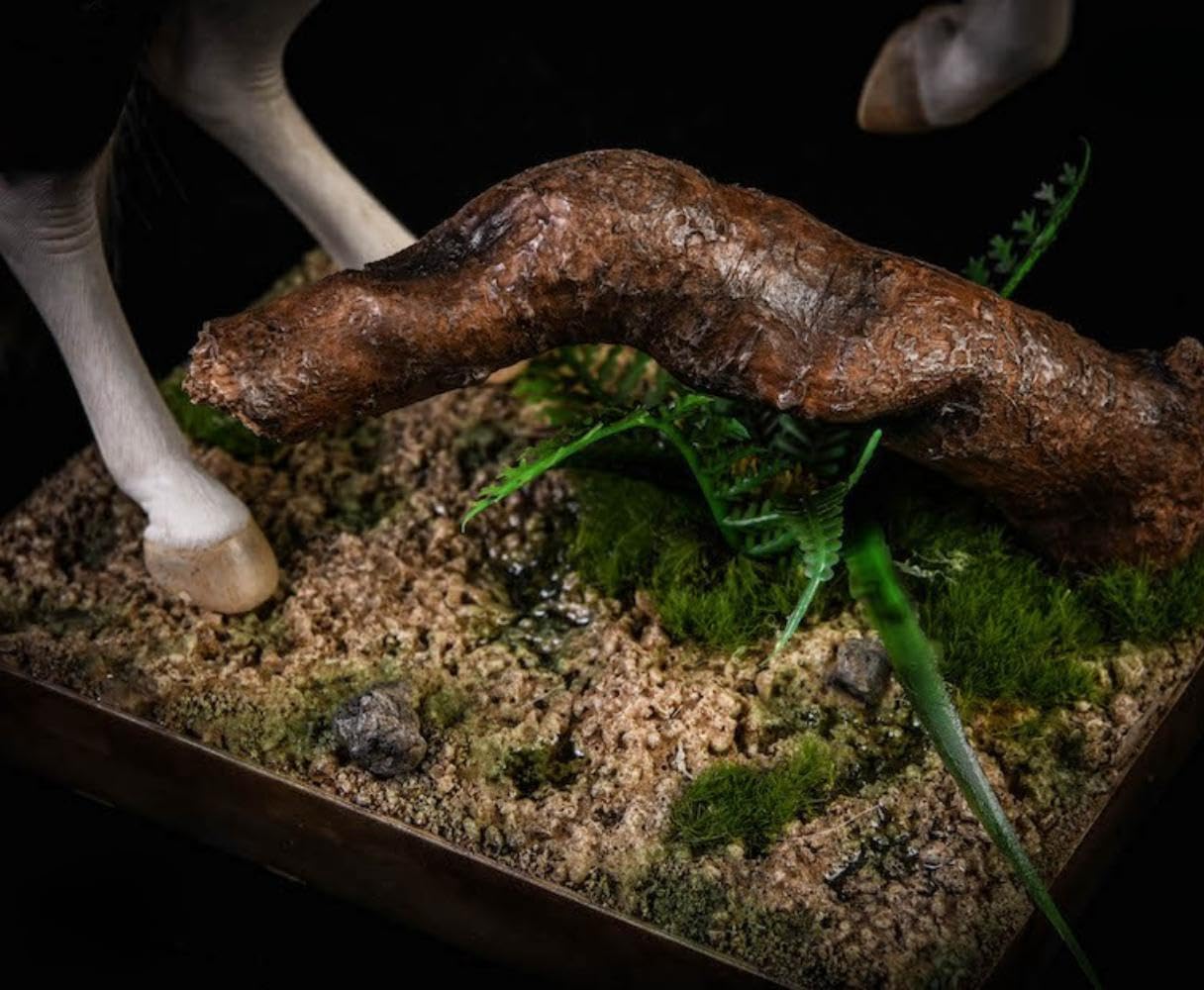 Figura de caballo coleccionable JXK: Caballo de sangre caliente Hanover, pintado a mano por expertos, resina realista y segura, miniatura a escala 1:12.