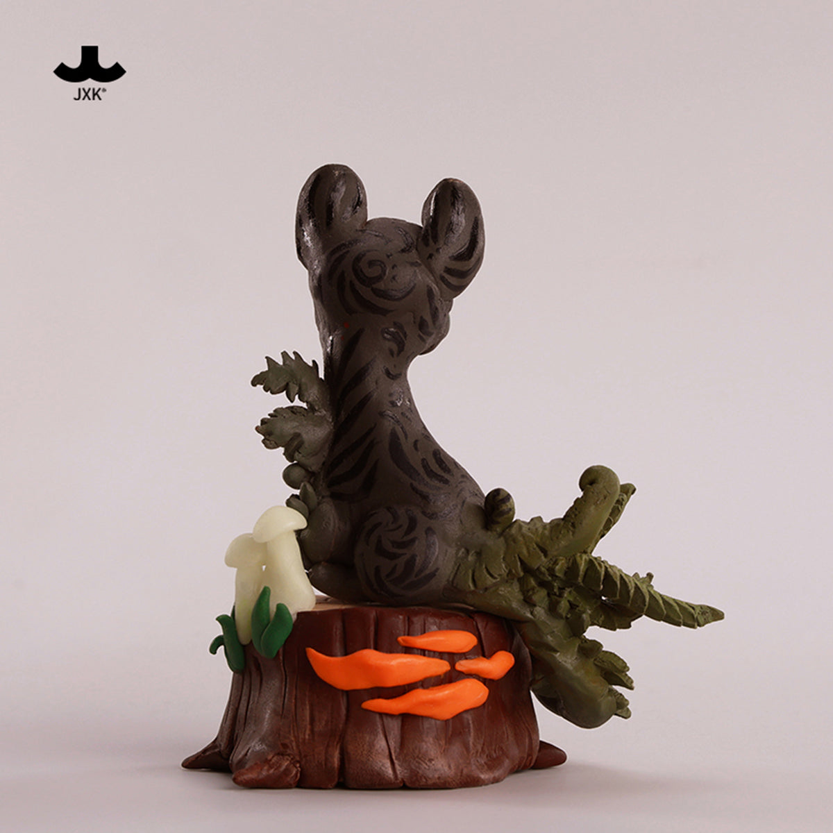 JXK The Forest Cat Static Expertly Hand-Painted Lifelike Animal Figurine