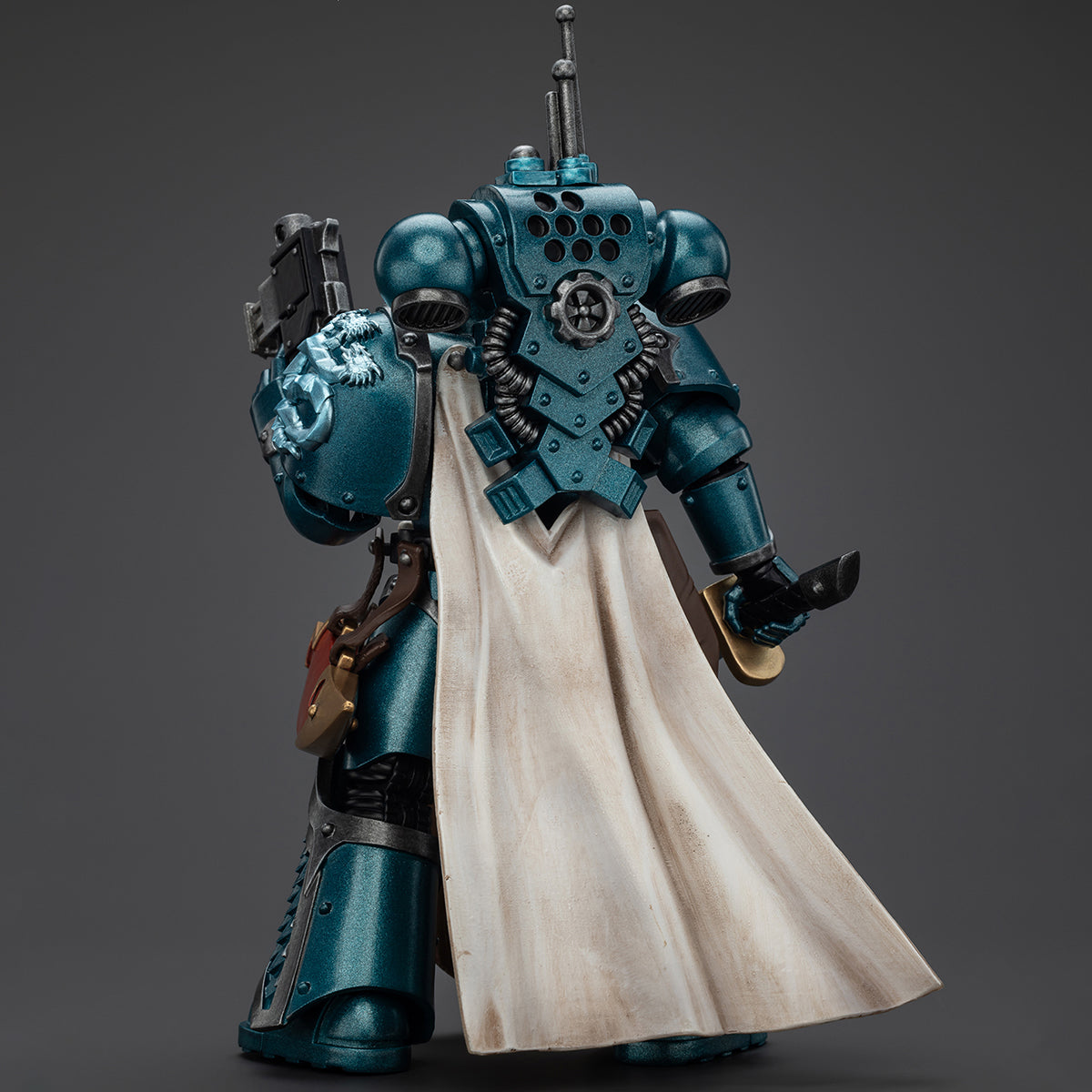 JOYTOY Alpha Legion Legion Praetor with Power Sword 1/18 Warhammer The Horus Heresy Action Figures