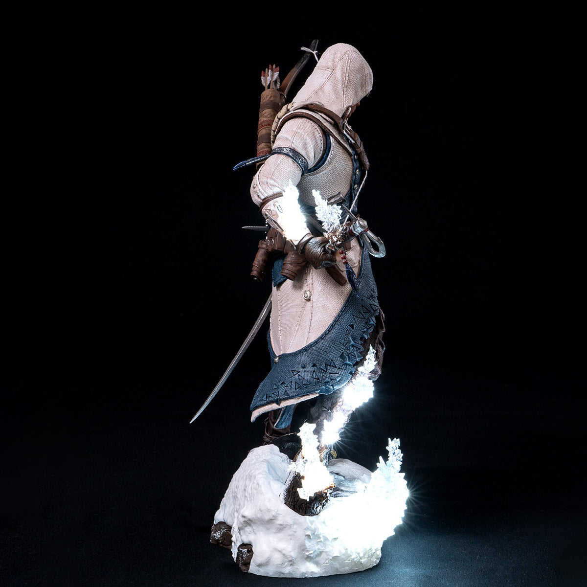 Estatua artística de Connor, personaje del juego Assassin's Creed Animus de PureArts