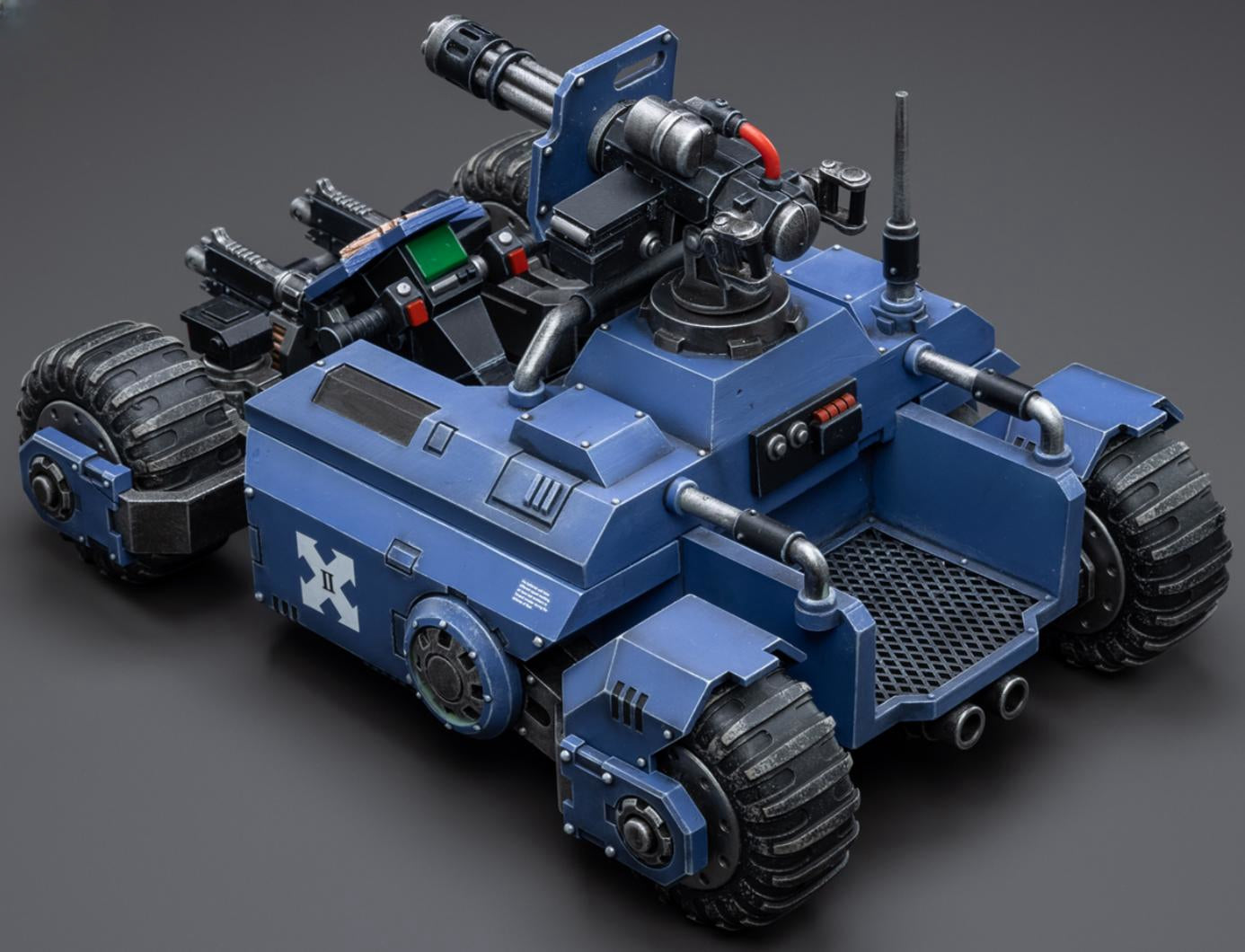 JoyToy 40K Figurine de collection : Ultramarines Primaris Invader ATV Figurines d'action à l'échelle 1:18 JT3334