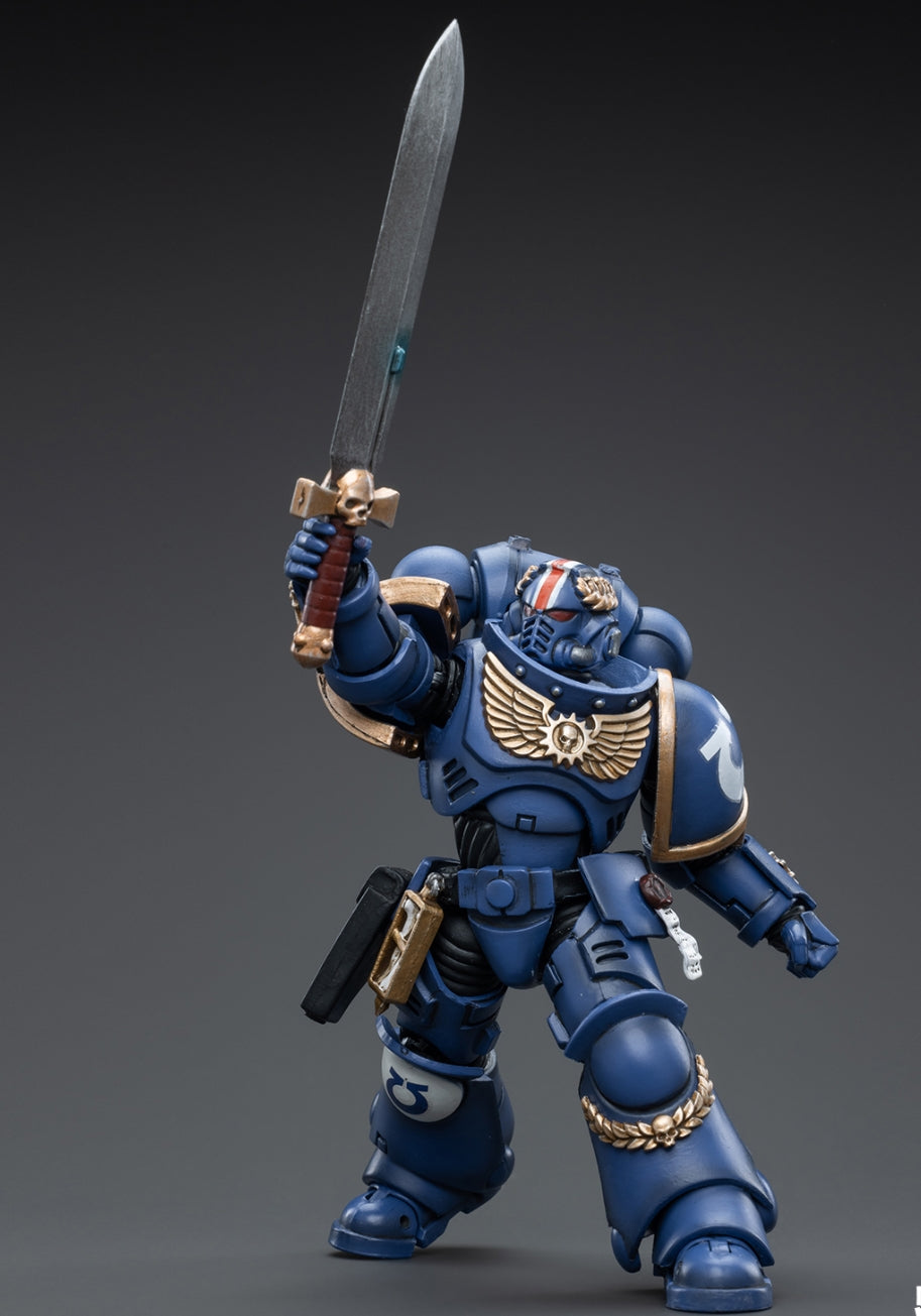 Figurine de collection JoyToy JT4065 40K : Figurine articulée du lieutenant Argaranthe des Ultramarines Primaris, échelle 1:18