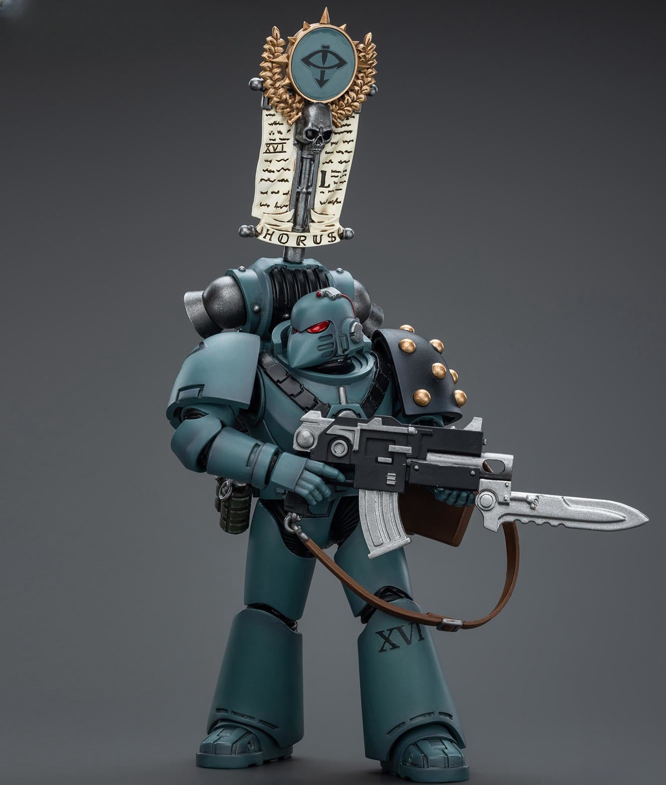 JoyToy Warhammer The Horus Heresy Figurine à collectionner : Sons of Horus MKVI Tactical Squad Legionary avec Legion Vexilla Figurines d'action à l'échelle 1/18 JT9480