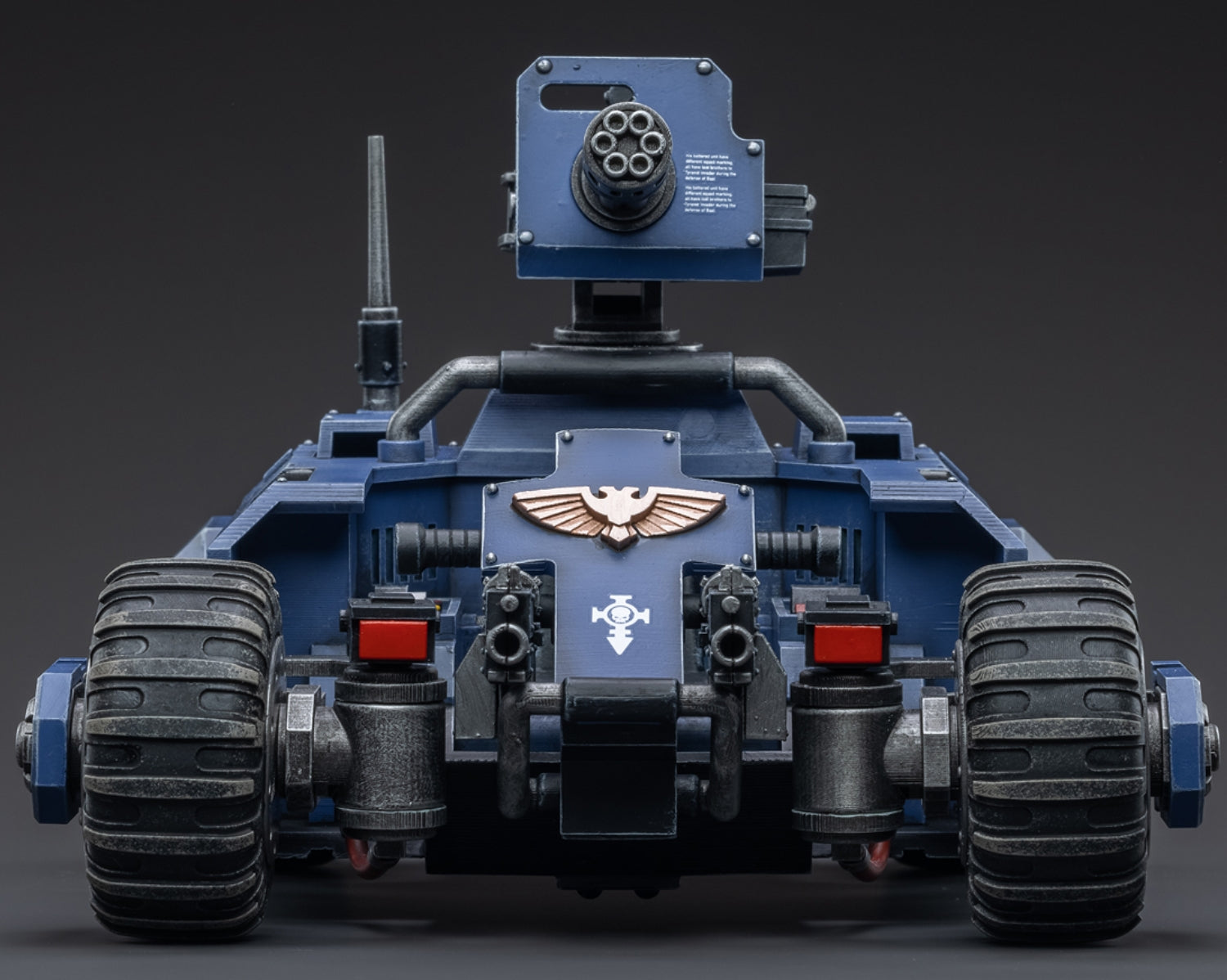 JoyToy 40K Figurine de collection : Ultramarines Primaris Invader ATV Figurines d'action à l'échelle 1:18 JT3334