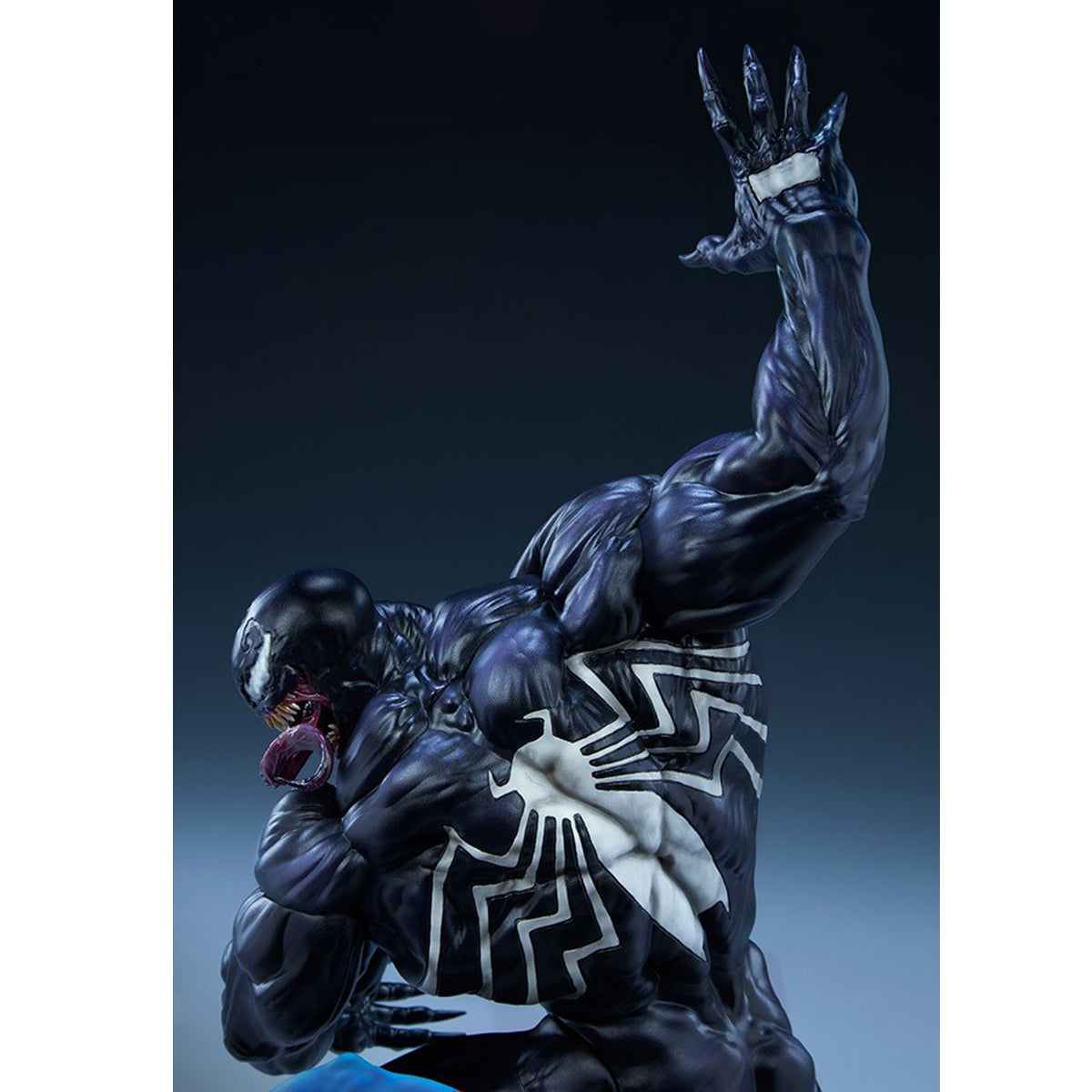 Sideshow 22-Inch Spider-Man vs. Venom 200561 Art Statue Figurine