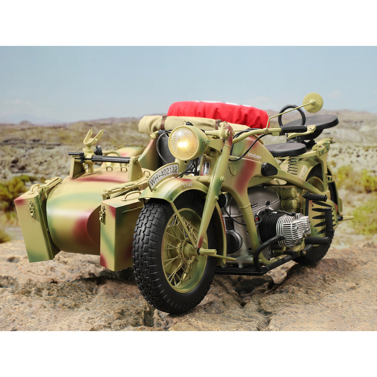 Motocicleta Zundapp KS750 alemana de la Segunda Guerra Mundial con sidecar, camuflaje para figuras de acción.