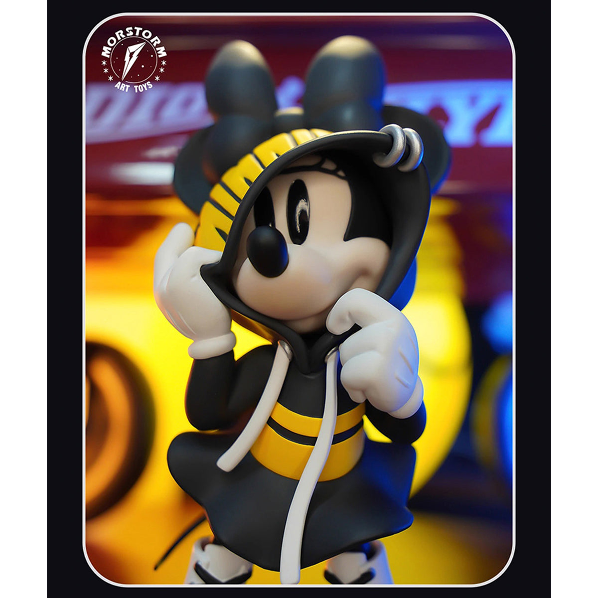 MORSTORM Coat Mickey + Cowboy Outfit Minnie + Sweatshirt Minnie + Sweatshirt Mickey Art Figurine