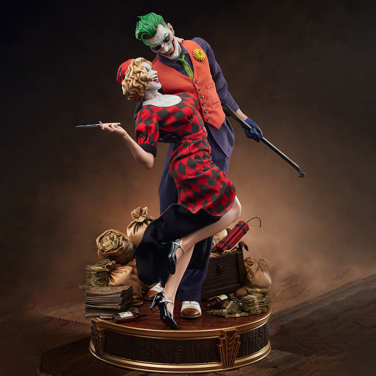 Sideshow The Joker And Quinn Collectible Figurine