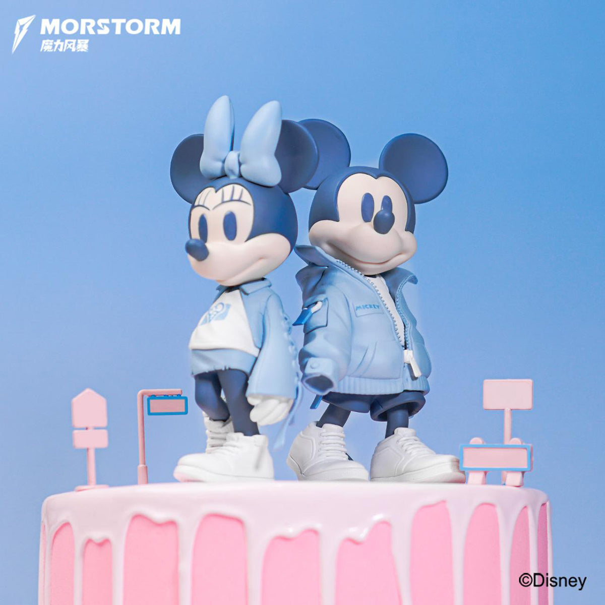 MORSTORM Coat Mickey + Cowboy Outfit Minnie + Sweatshirt Minnie + Sweatshirt Mickey Art Figurine