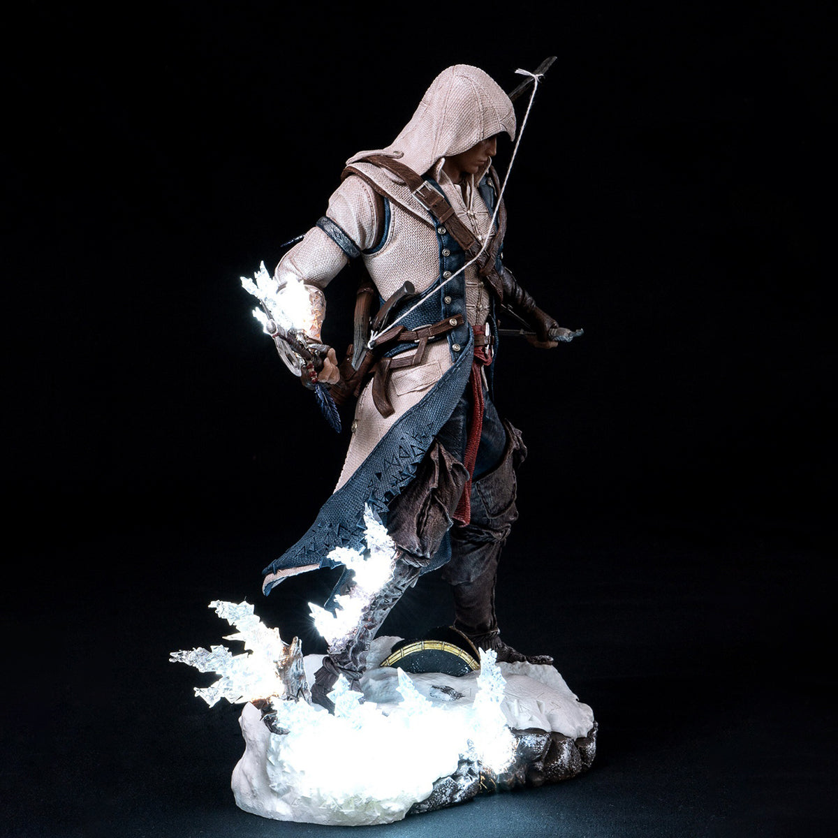Estatua artística de Connor, personaje del juego Assassin's Creed Animus de PureArts