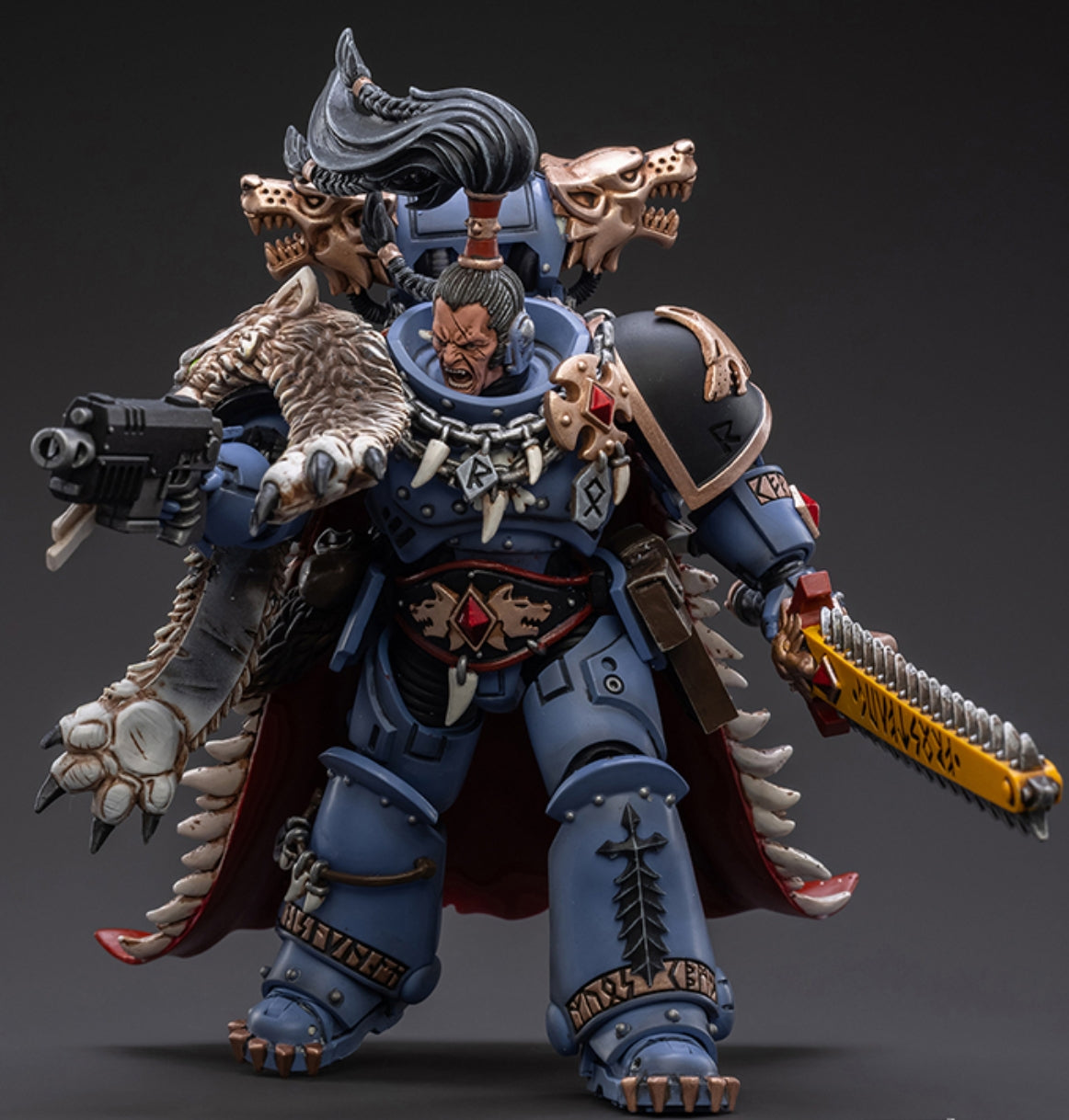 Figura coleccionable JoyToy de Warhammer 40K: Figuras de acción de Ragnar Melena Negra de los Lobos Espaciales
