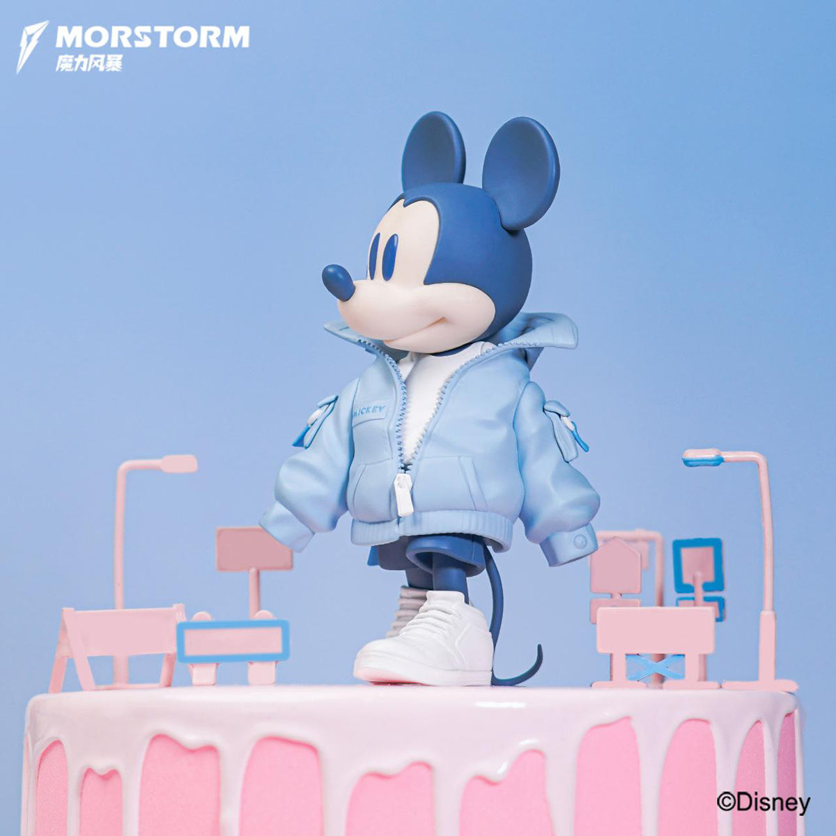 MORSTORM Coat Mickey + Cowboy Outfit Minnie + Sweatshirt Minnie + Sweatshirt Mickey Art Figurine