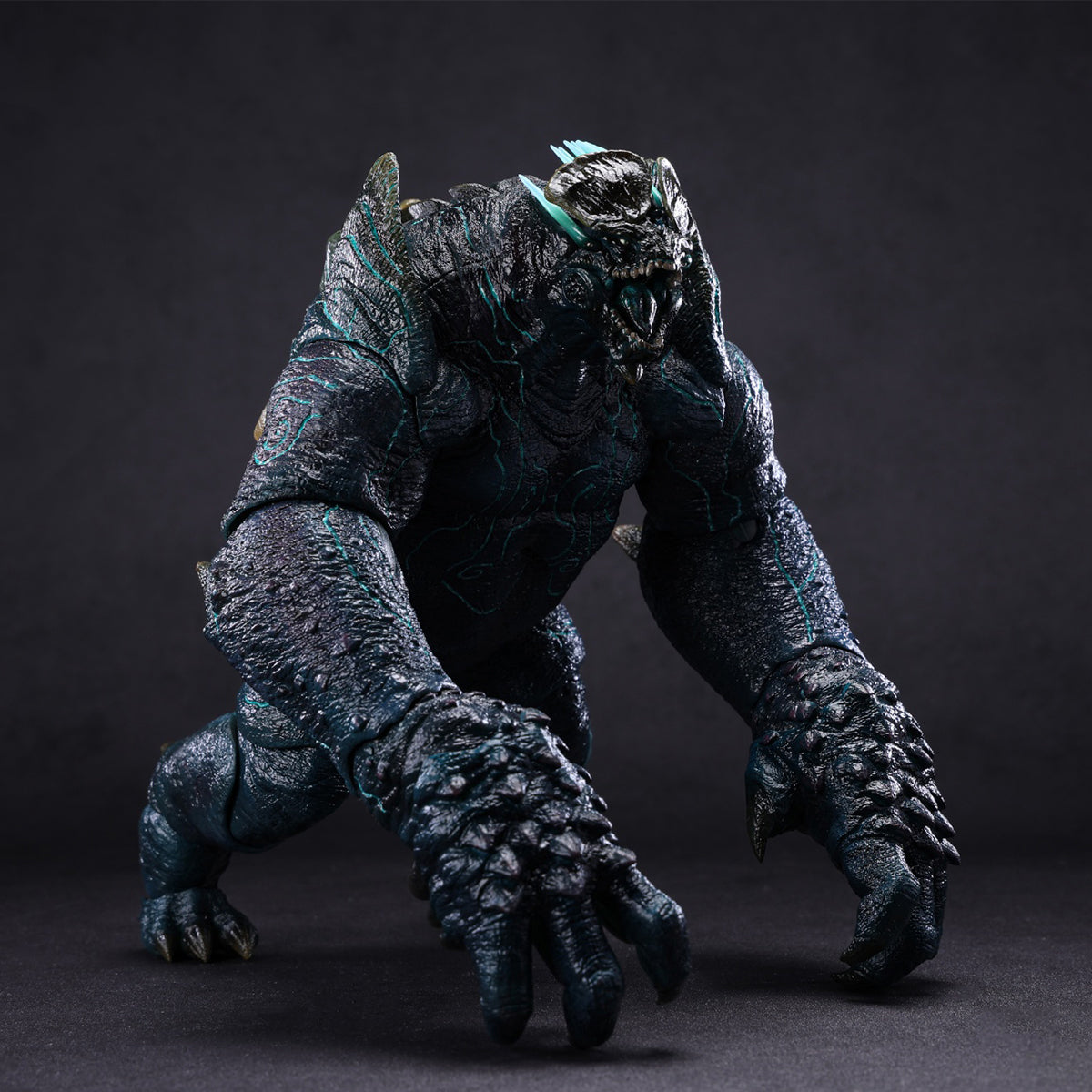 (Only Shipped to the US) LINGJIHUN Pacific Rim Monster - Leatherback Action Figure