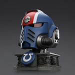 JOYTOY Warhammer 40,000, Ultramarines Lieutenant Titus' MKX Helmet & Display Stand, 1/1 Scale Collectibles