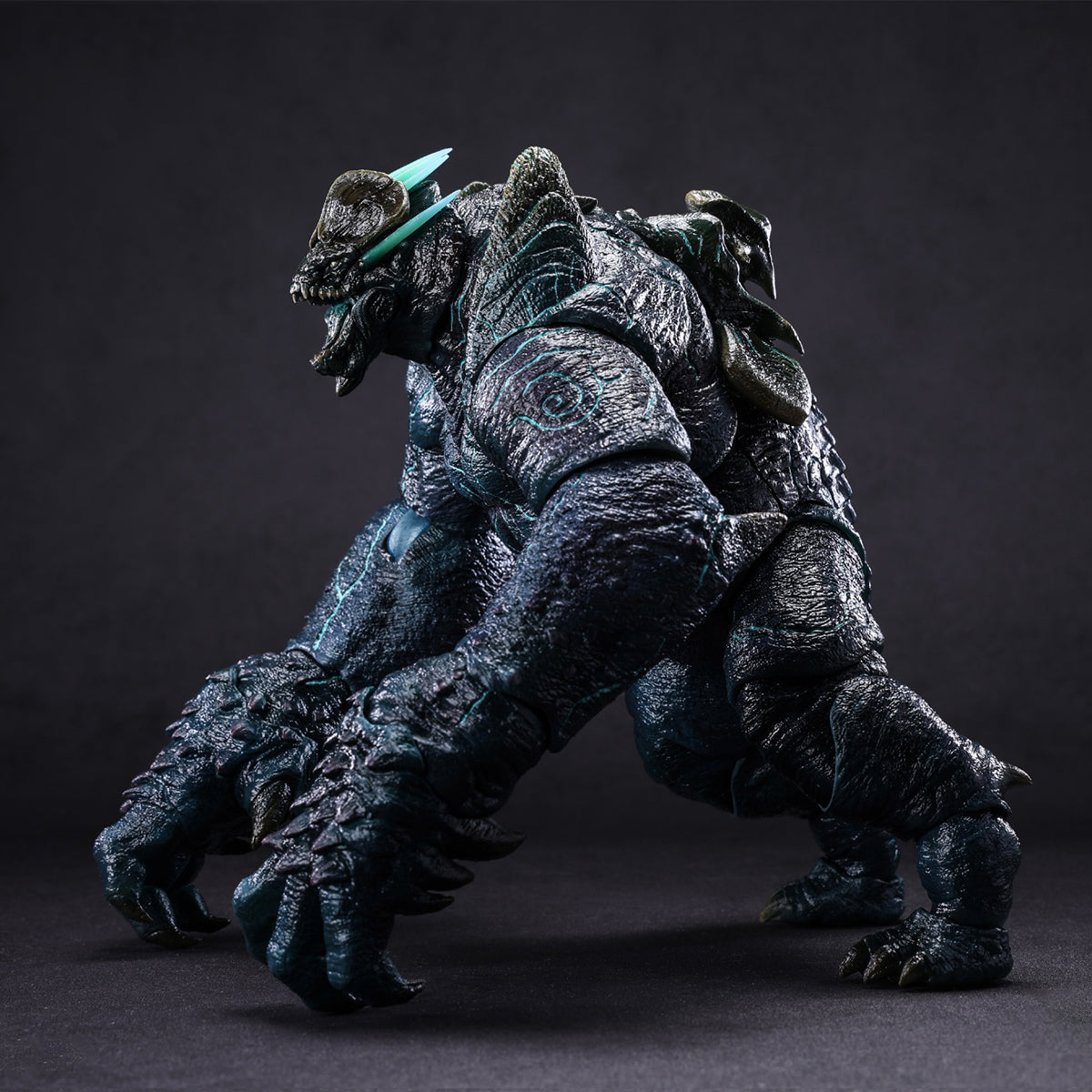 (Only Shipped to the US) LINGJIHUN Pacific Rim Monster - Leatherback Action Figure