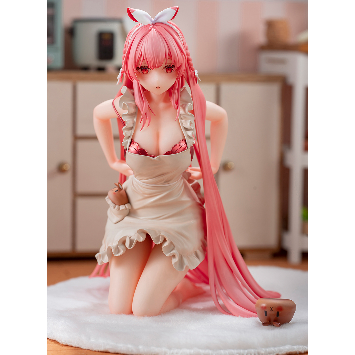 Figura de anime de conejo blanco Rosu (versión delantal)