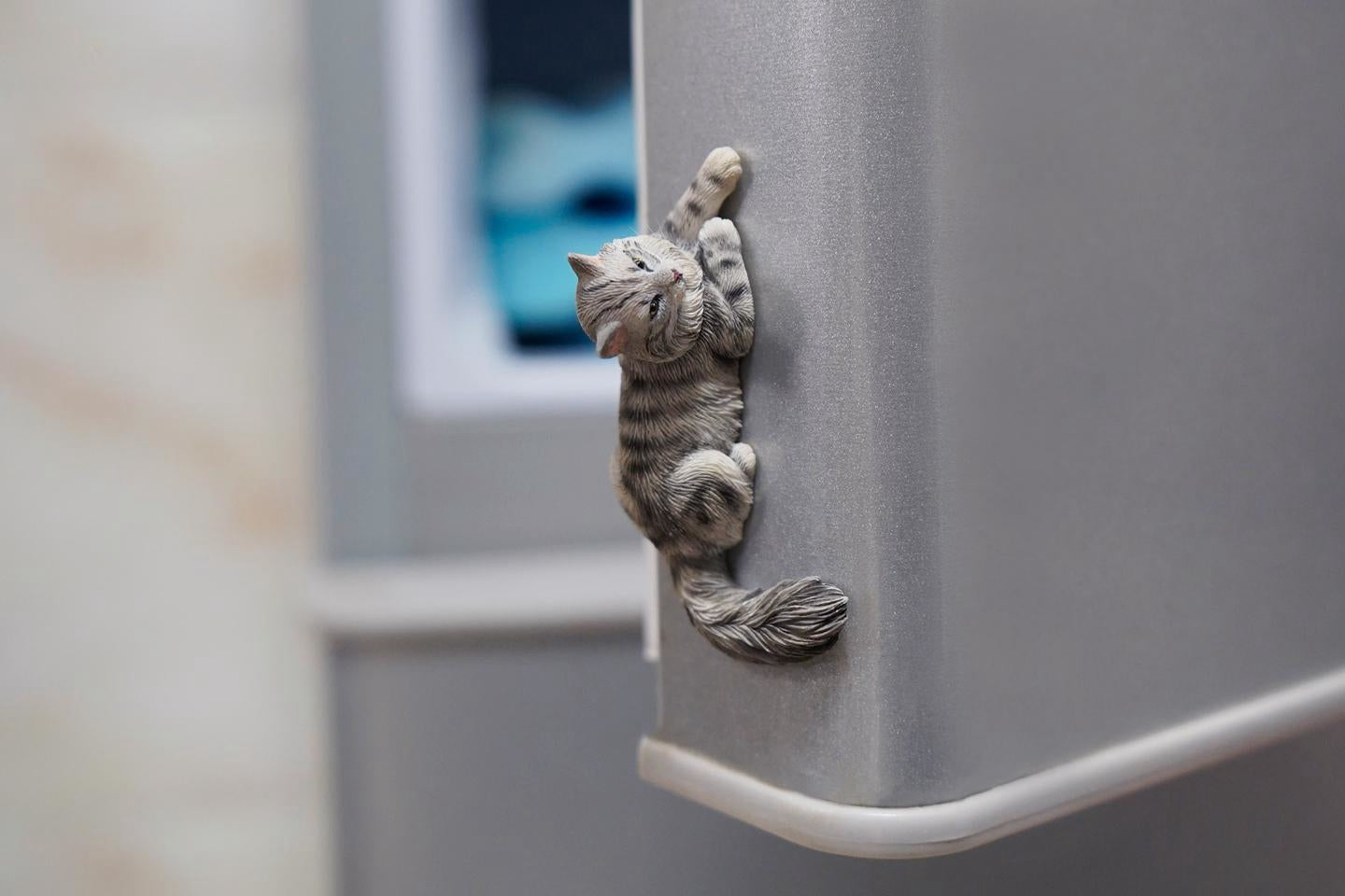 JXK JS2310B Mini Maine Coon Expertly Hand-Painted Lifelike Animal Figurine