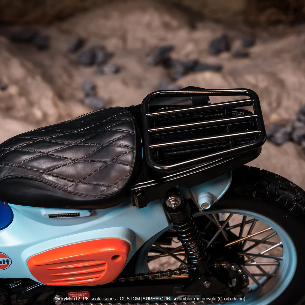 TrickyMan12 SUPER CUB SCRAMBLER MOTORCYCLE Vehicle & Rear Rack 1/6 Scale Vehicle Model