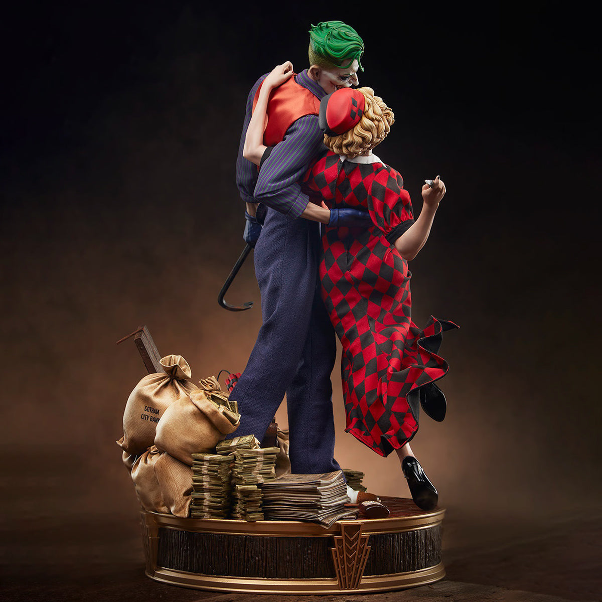 Sideshow The Joker And Quinn Collectible Figurine