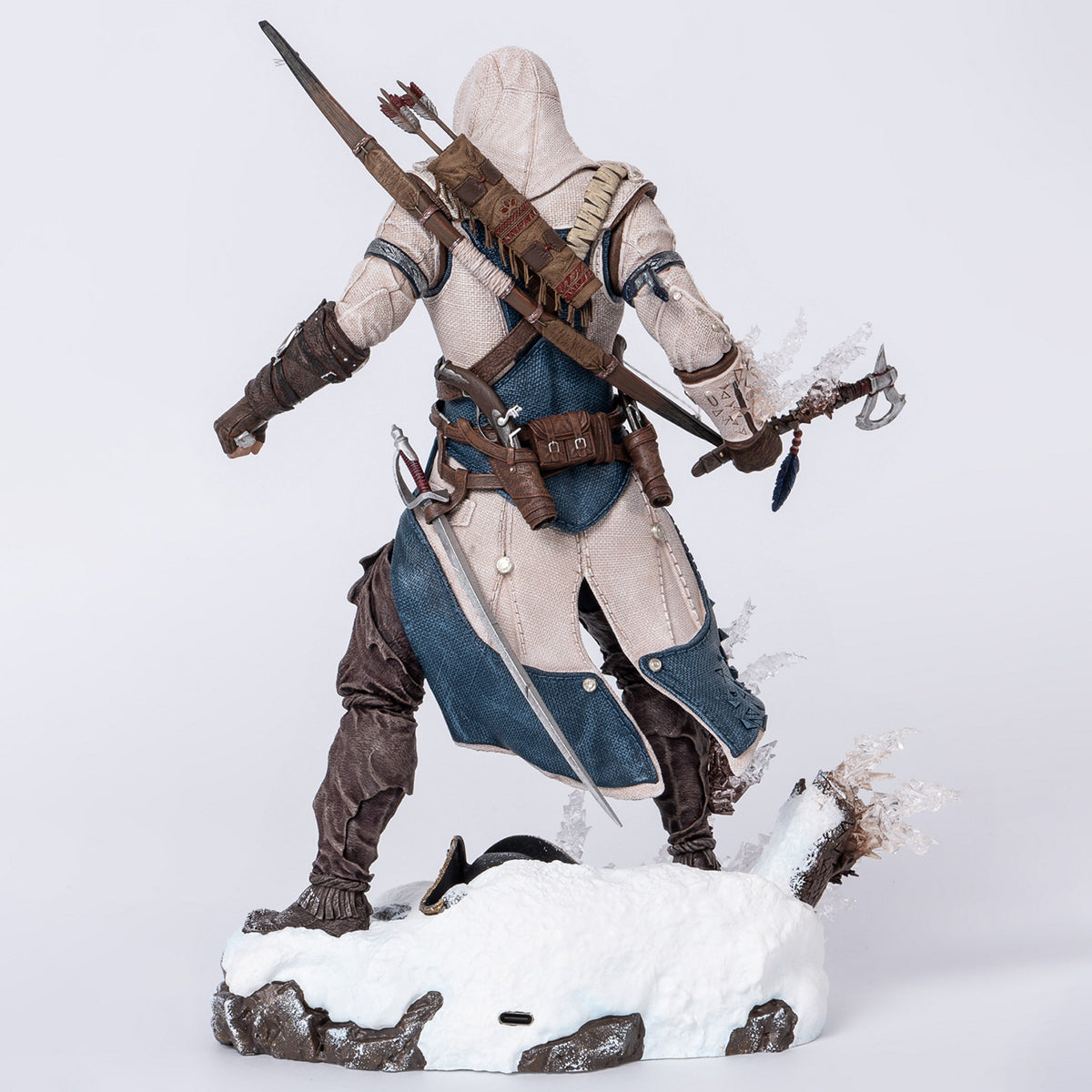 Estatua artística de Connor, personaje del juego Assassin's Creed Animus de PureArts