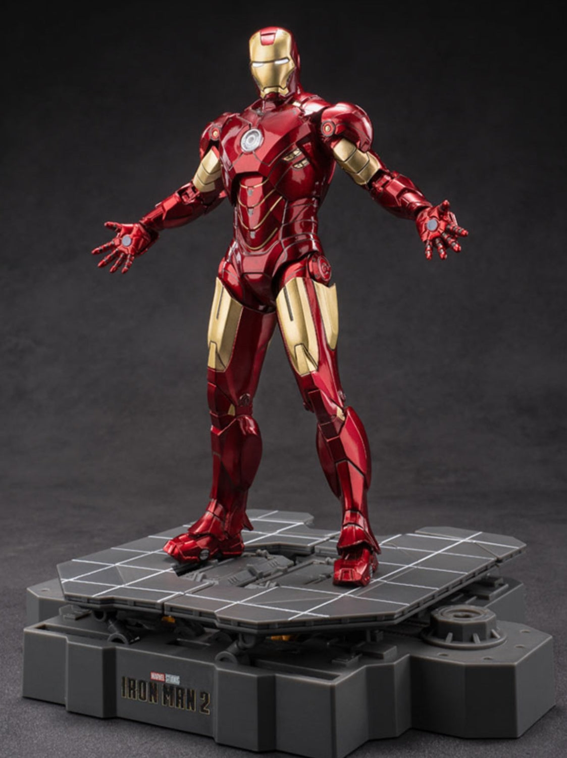 ZD Collectible Figure Full Set: Iron Man Mark IV with Suit-up Gantry, 1:10 Scale Miniature Action Figurine CJTMK4