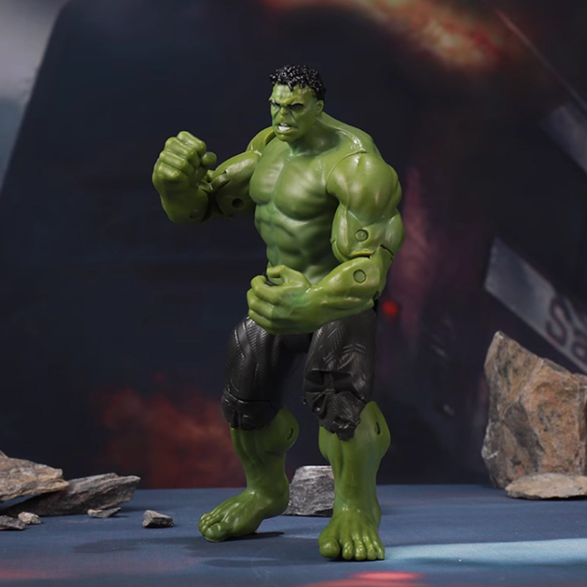 ZD Toys Full Set: 7-inch Articulated Classic Series: Hulk, with light-up base version, Miniature Action Figurine