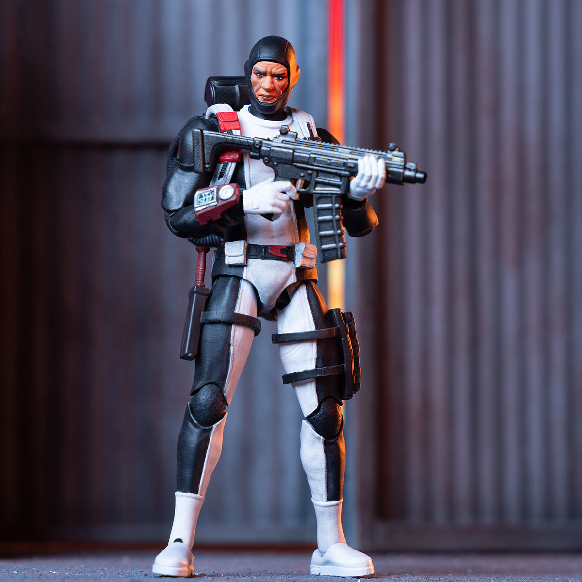 SET-HIYA-EMG0369_US